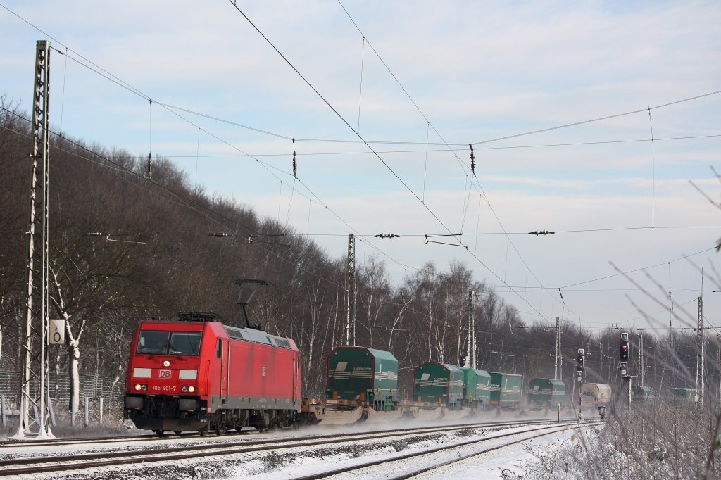 185 401 am 8.12.12 mit einem Lanutti KV bei der Durchfahrt durch Krefeld-Hohenbudberg.