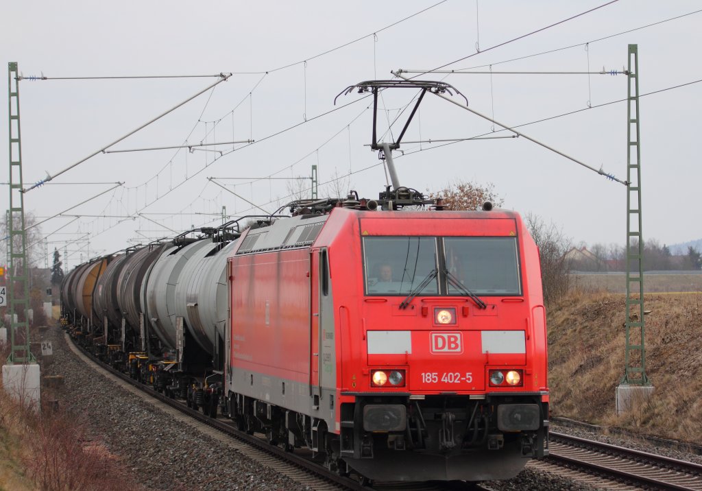 185 402-5 DB Schenker Rail bei Staffelstein am 25.03.2013.