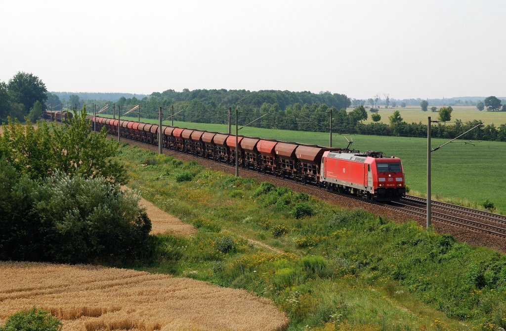 185 402 (green cargo) mit G�terzug in Zschortau (26.07.2012)