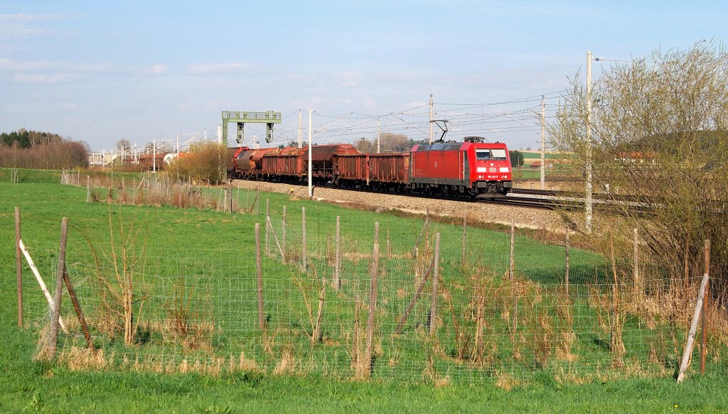 185 402 (green cargo) mit Gterzug vor Mammendorf (18.04.2013)