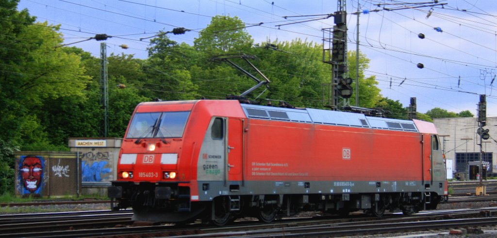 185 403-3 von Green-Cargo DB Schenker Rail rangiert in Aachen-West bei Regenwolken am Abend des 24.5.2013.