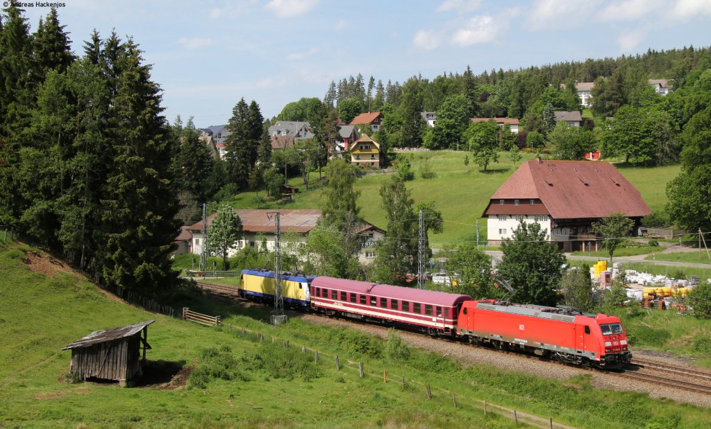 185 406-6 und 146 542-6 mit DbZ 92888 (Triberg-St.Georgen(Schwarzw)) bei St.Georgen 7.6.12