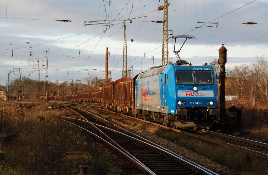 185 510 der HLG durchfhrt mit einem Holzzug Leipzig-Leutzsch Richtung Engelsdorf.