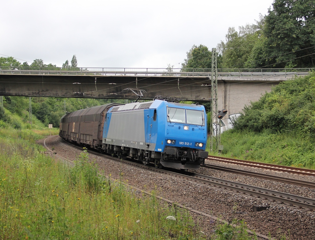 185 512-1 mit geschlossenen ARS-Autotransportwagen in Fahrtrichtung Norden. Aufgenommen am 13.07.2012 bei Gtzenhof/Fulda.