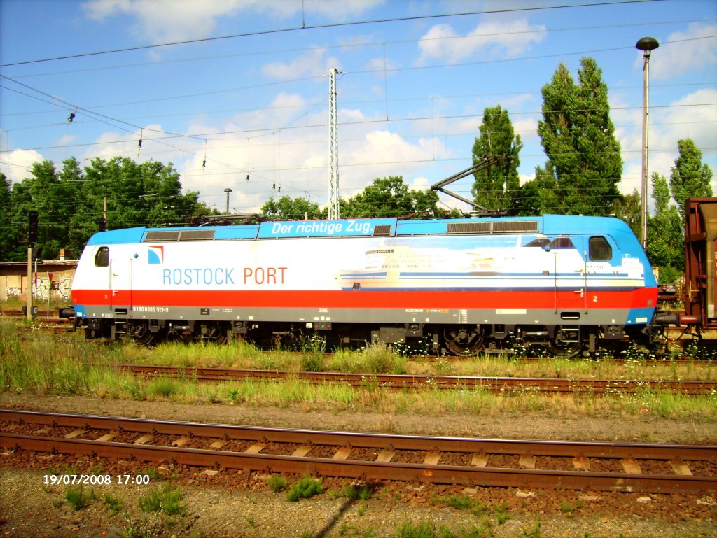 185 513-9 im Bahnhof Oranienburg am 19.07.2008 im Gterzugverkehr.