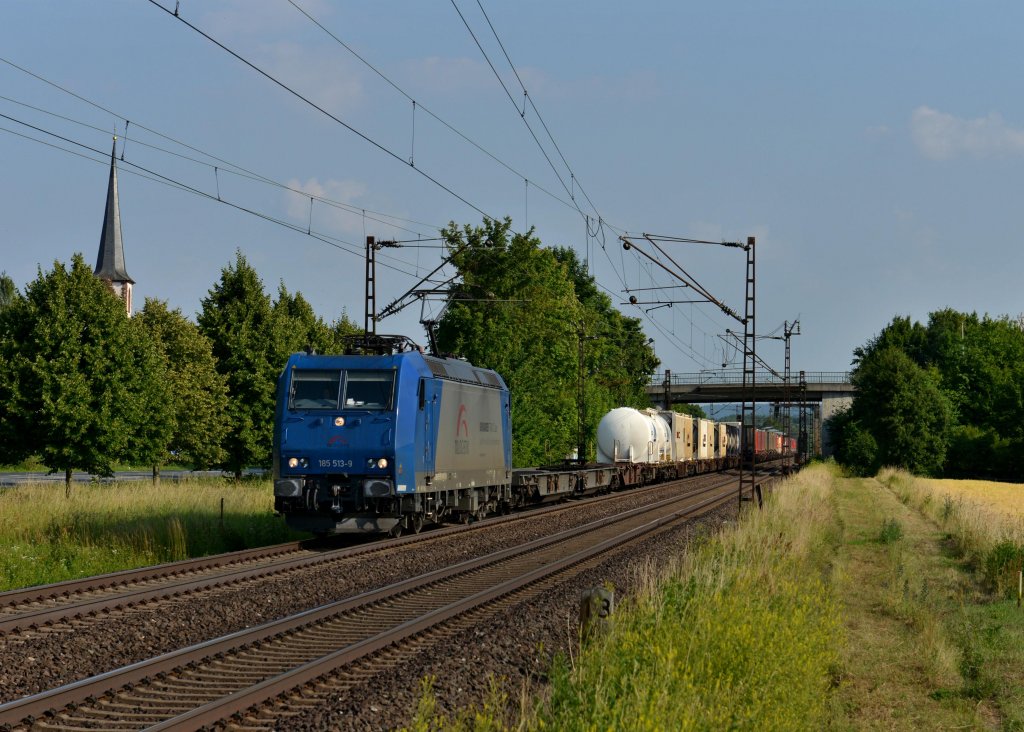 185 513 mit DGS 43100 nach Wanne-Eickel am 06.07.2013 bei Thngersheim.