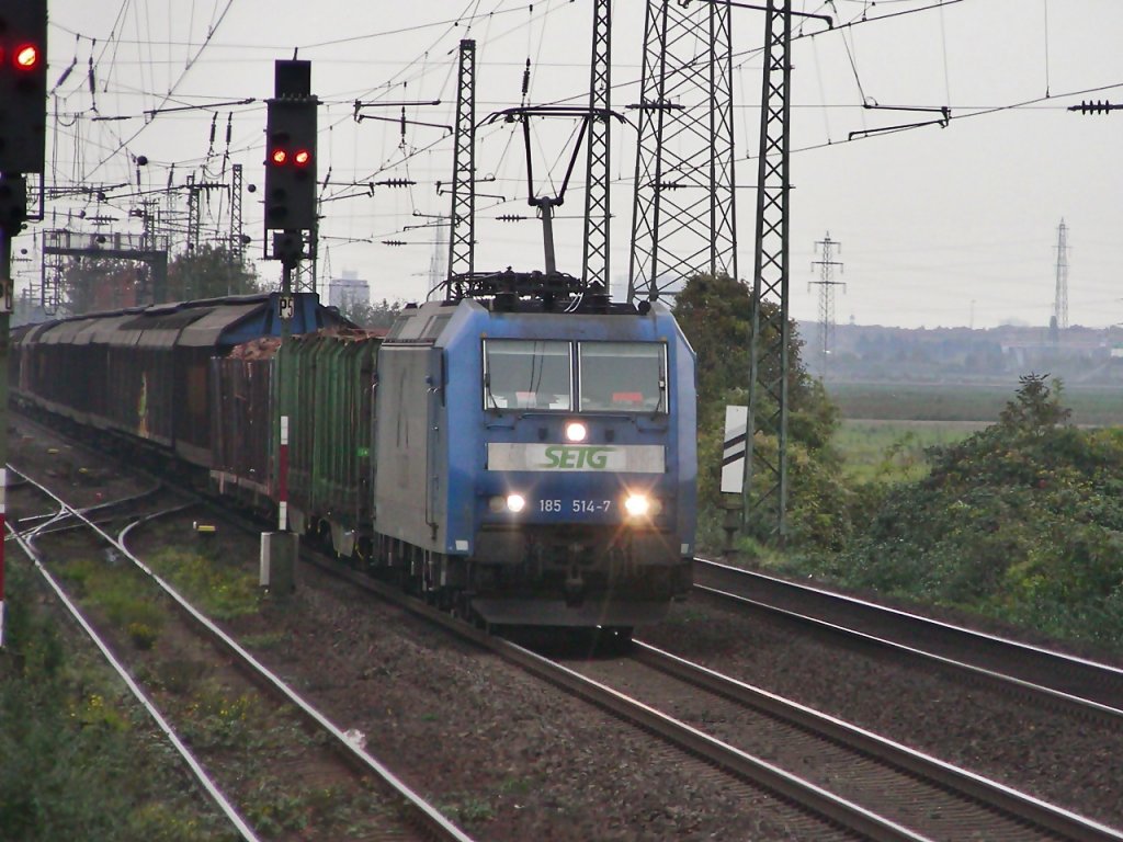 185 514 der SETG kommt durch den Bf Brhl am 26.10.07