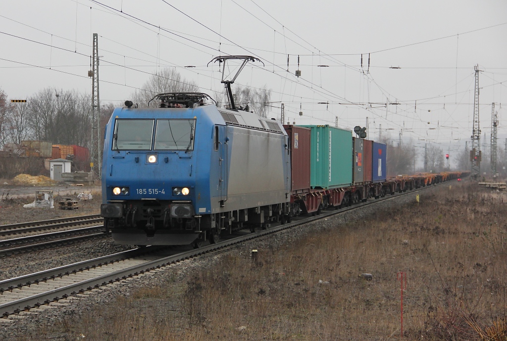 185 515-4 mit Containerzug in Fahrtrichtung Sden. Aufgenommen am 28.01.2012 in Eichenberg.