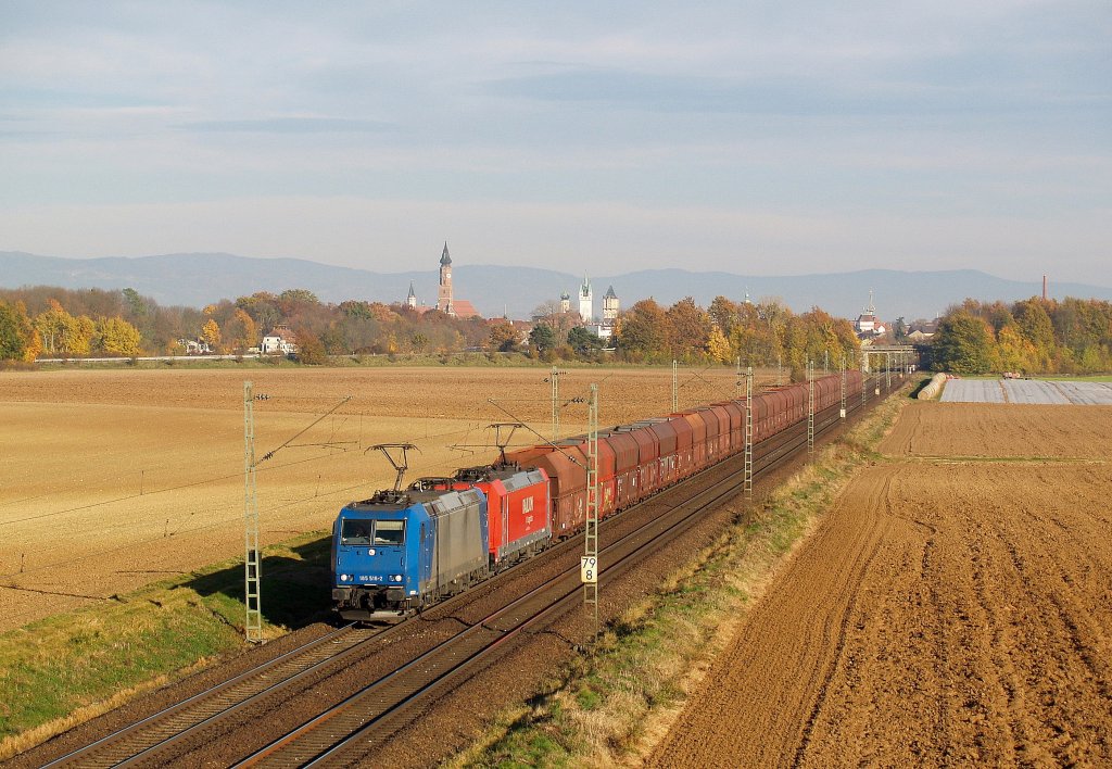 185 516 und 185 205 am 31.10.2010 unterwegs bei Straubing
