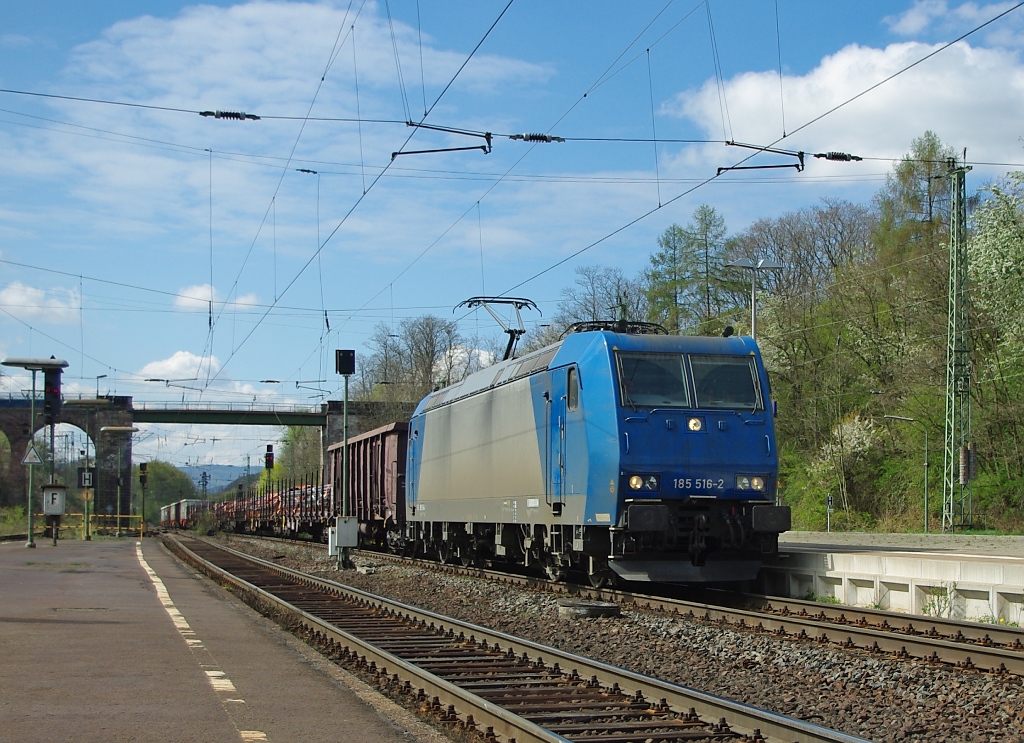 185 516-2 mit gemischtem Gterzug kam am 15.04.2011 in Fahrtrichtung Norden durch Eichenberg.