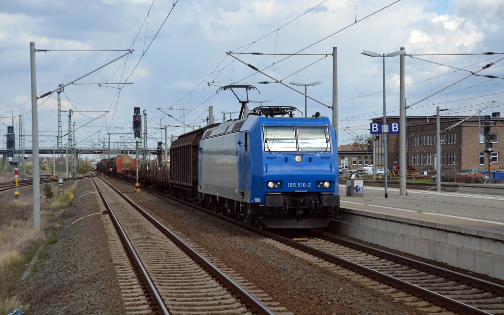 185 516 fuhr mit einem gemischten Gterzug am 21.04.12 durch Bitterfeld Richtung Leipzig.