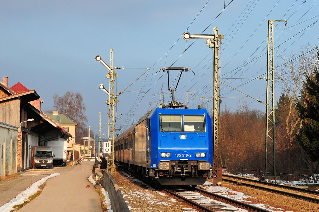 185 516 im Sandwich mit 515 am erstem Einsatztag, dem 23.01.10 in Piding nach Berchtesgarden