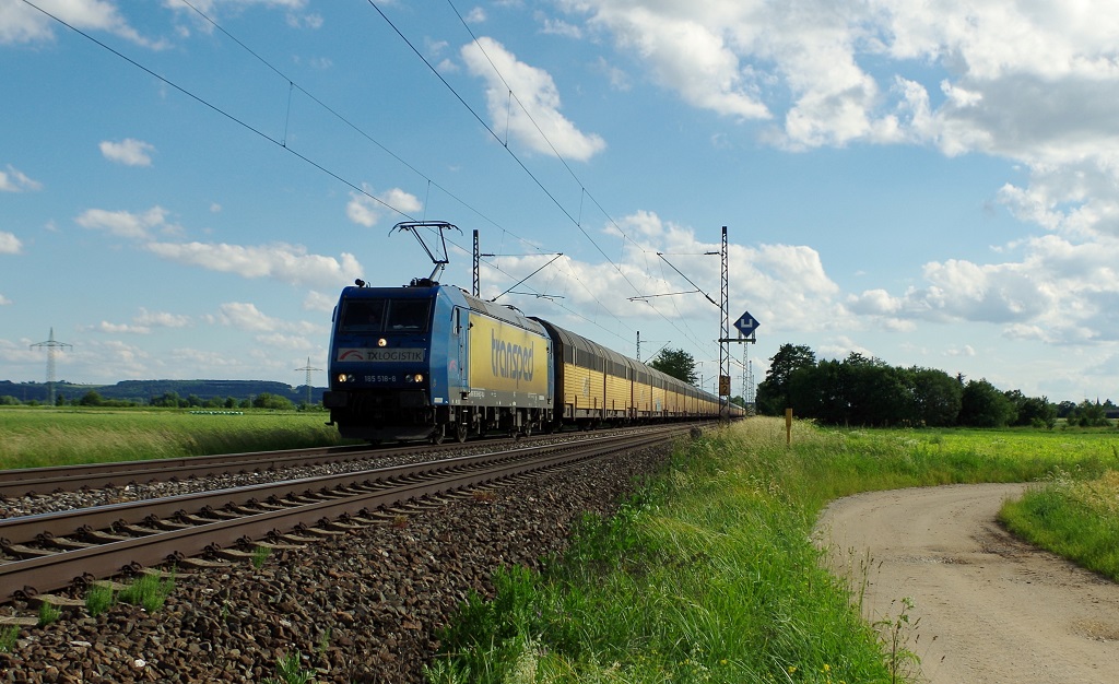 185 516  Transped  mit ARS Altmann Autotransportwagenzug am 21.06.2013 bei Baiersdorf. 