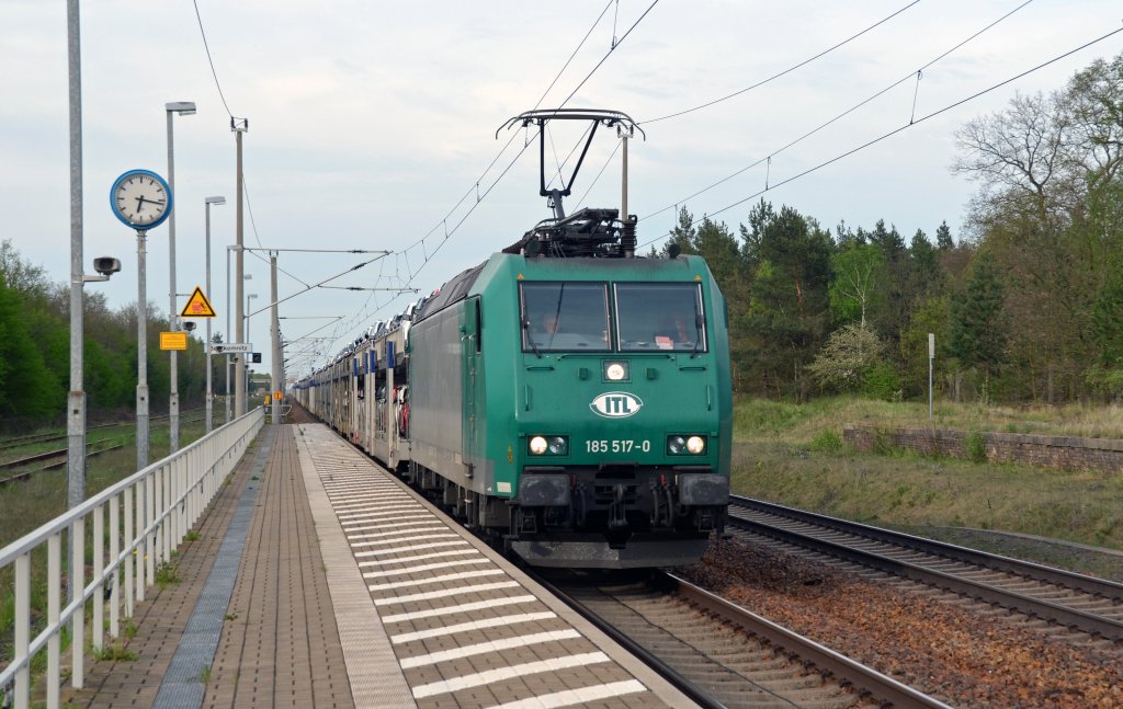 185 517 zog am Abend des 29.04.12 einen Autozug durch Burgkemnitz Richtung Bitterfeld.