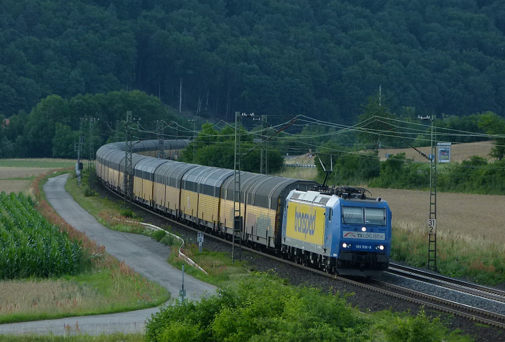185 518-8 (Transped) ist mit einem ARS Altmann Autozug am 06.07.2012 bei Wernfeld