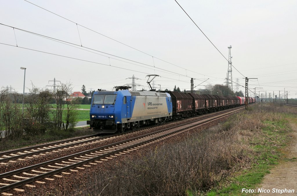 185 519-6 der VPS mit einem Stahlzug vom eigenen Betreiber (Ahlten 08.04.10)