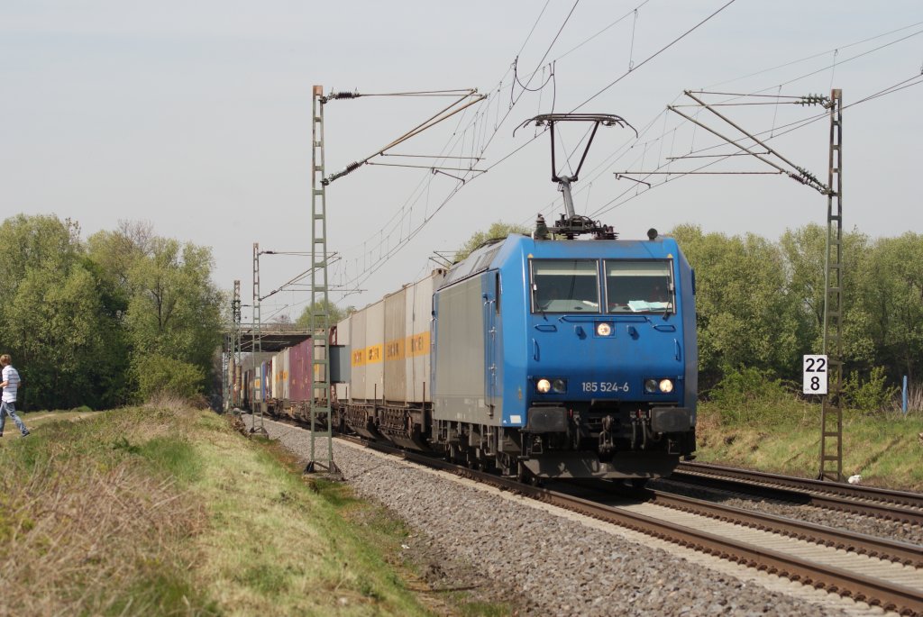 185 524-6 mit einem Containerzug in Bornheim am 24.04.2010