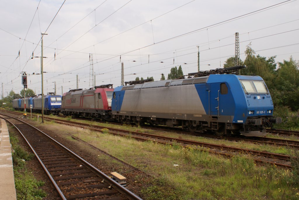 185 525-3 + 185 601-2 + 145-CL 203 + 185 xxx + 185 xxx abgestellt in Krefeld Hbf am 03.09.2010