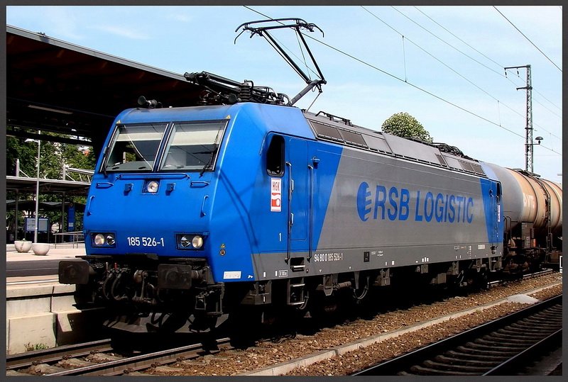185 526-1 -HGK- mit einem Kesselwagenzug durch Stendal.  am 09.05.09 