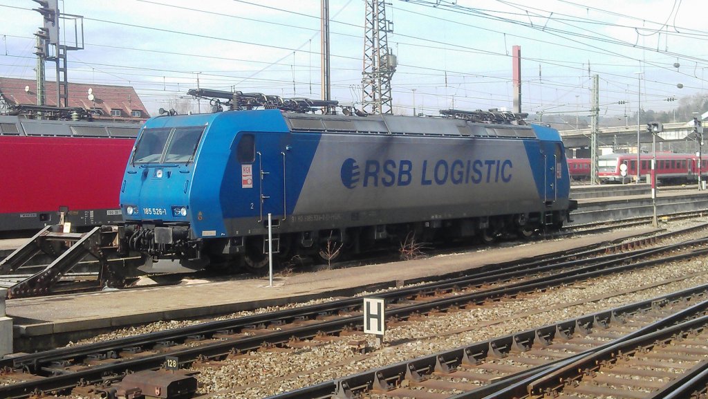 185 526-1 der RSB Logistic (im Dienst fr die HGK) am 07.03.2013 in Ulm Hbf.