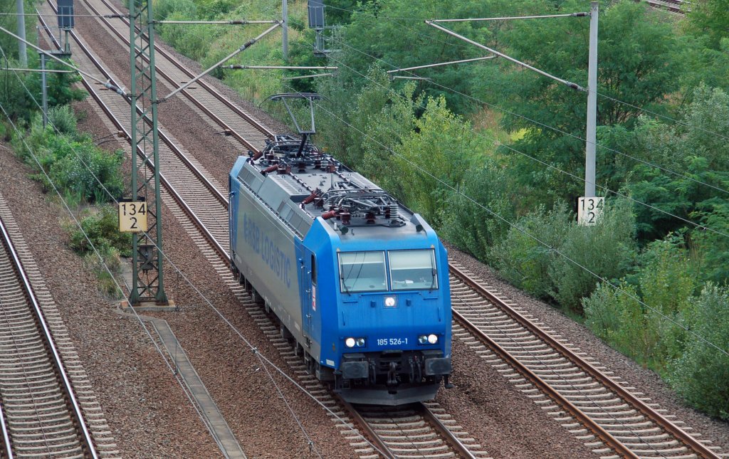 185 526 der HGK durchfhrt am 08.08.10 Lz Holzweissig Richtung Bitterfeld.