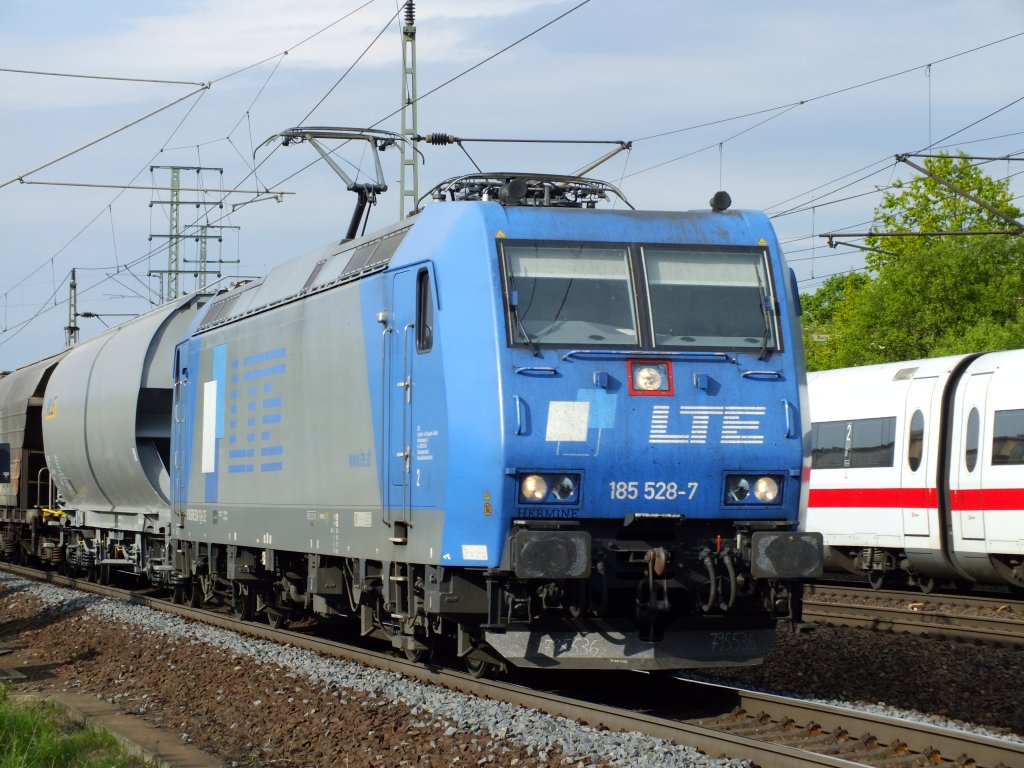 185 528-7 det LTE mit einem Getreidezug gen S�den (Fulda, 18.05.12)