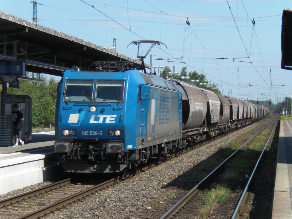 185 529-5 von LTE zieht am 13. Juni 2009 einen Getreidezug durch Viersen Bf, vermutlich in Richtung Niederlande.
