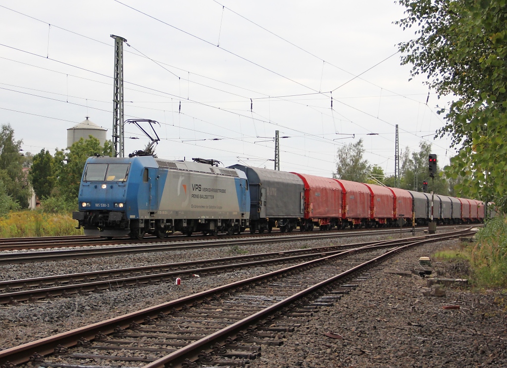 185 530-3 mit kurzem Schiebeplanwagen-Ganzzug in Fahrtrichtung Norden. Aufgenommen am 15.09.2012 in Eschwege West.