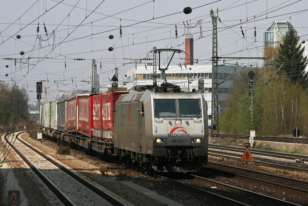 185 531 mit einem KLV Zug am 18.04.2010 am Heimeranplatz in Mnchen.