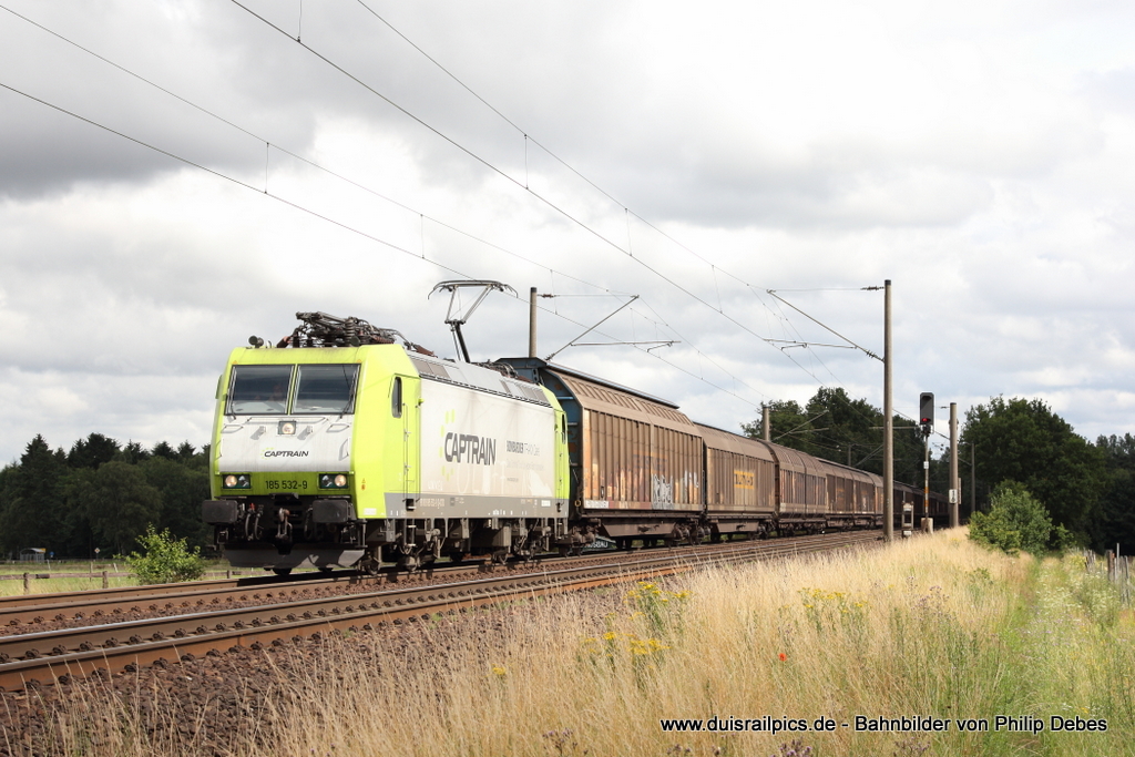 185 532-9 (Captrain) fhrt am 13. Juli 2012 um 16:19 Uhr mit einem Gterzug durch Reindorf