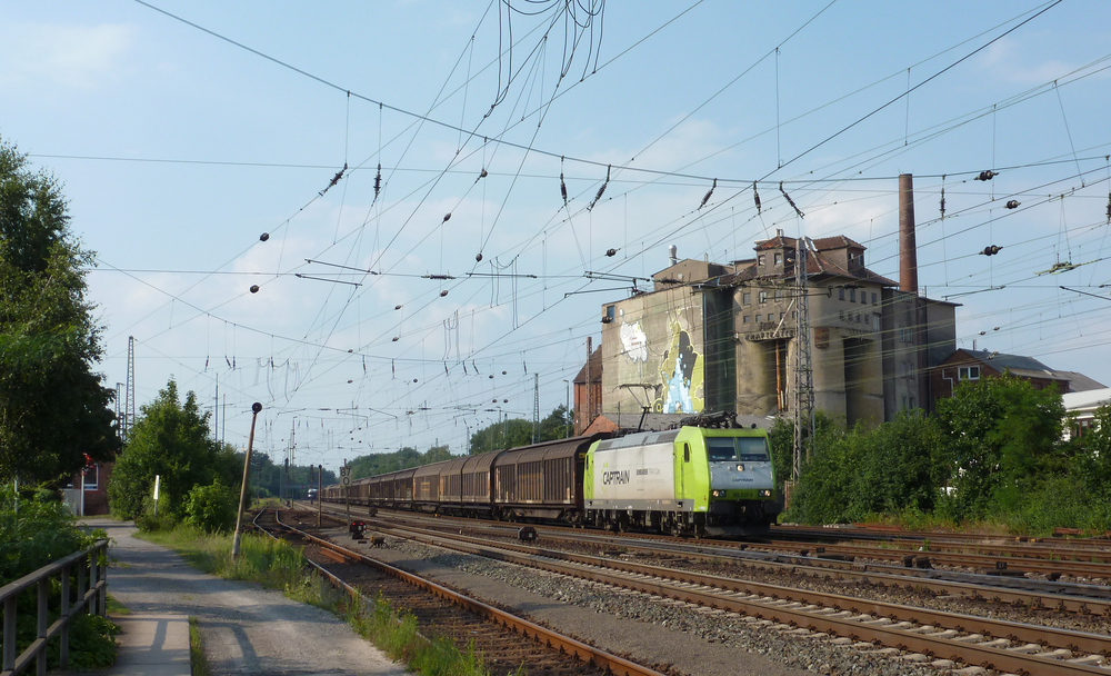 185 532-9 fuhr am 25.07.2012 mit einem Gterzug durch Verden.