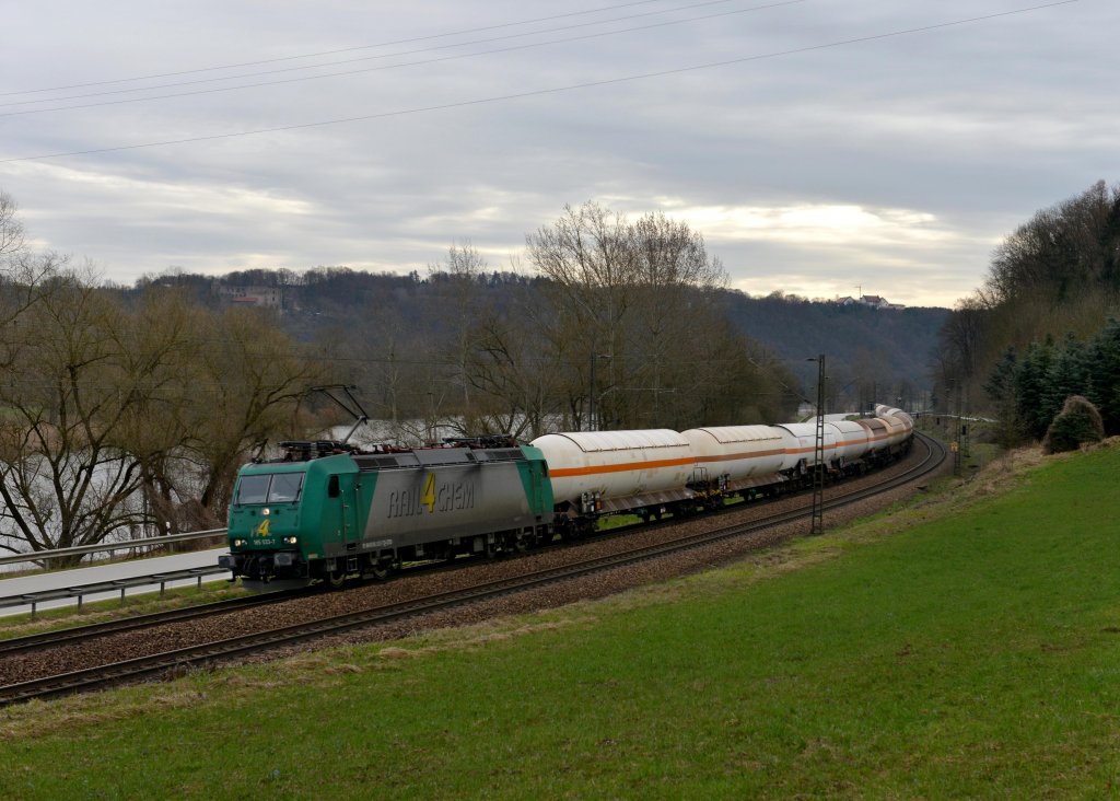 185 533 mit einem Gaskesselzug am 14.04.2013 bei Pleinting.