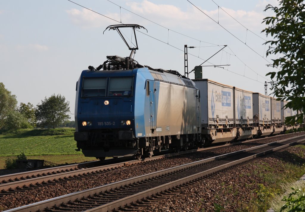 185 535 mit Gz in Richtung Frankfurt(Main).Am 24.05.10 in Ltzelsachsen.