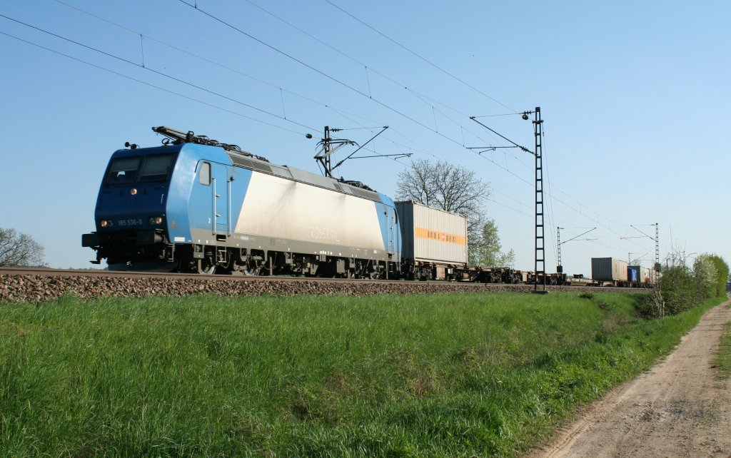 185 536-0 mit einem KLV aus der Schweiz am 25.04.13 unterwegs Richtung Norden. Das Bild entstand bei H�gelheim.