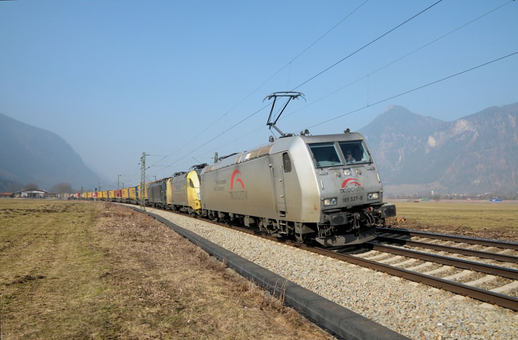 185 537 mit ES64 U2-011 & F4-036 am 05.03.11 am B Raisach