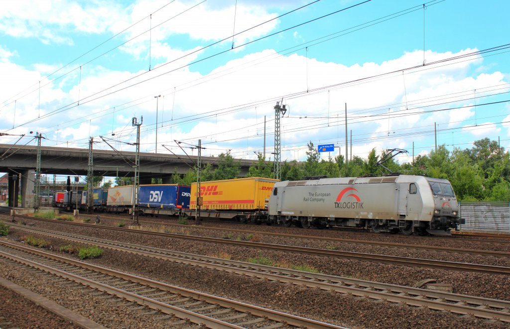 185 538-6 mit einem KLV in HH-Harburg, aufgenommen am 31.7.13.