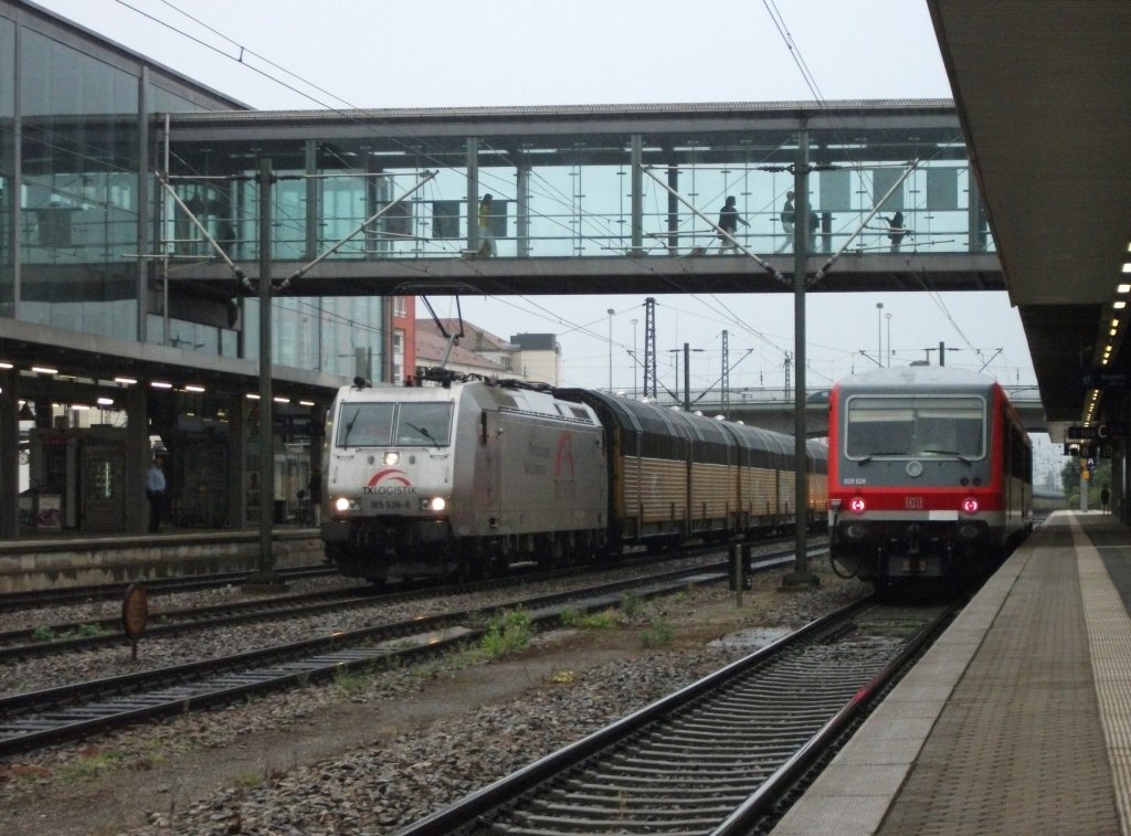 185 538 von TXL durchfhrt mit einem ARS Altmannzug am 24.August 2012 den Regensburger Hbf.