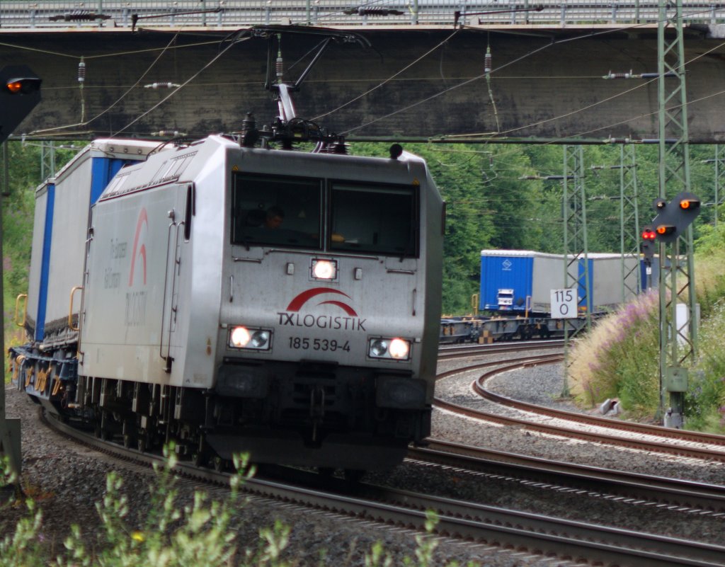 185 539-4 mit ihren KLV kurz hinter Fulda am 11.07.2009