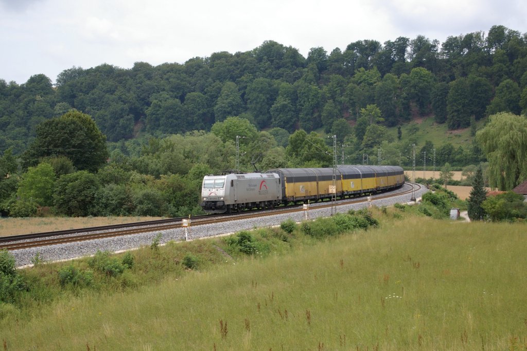 185 539-4 von TX-Logistik fhrt am 17.07.2010 bei Hagenacker durchs Altmhltal in Richtung Ingolstadt.
