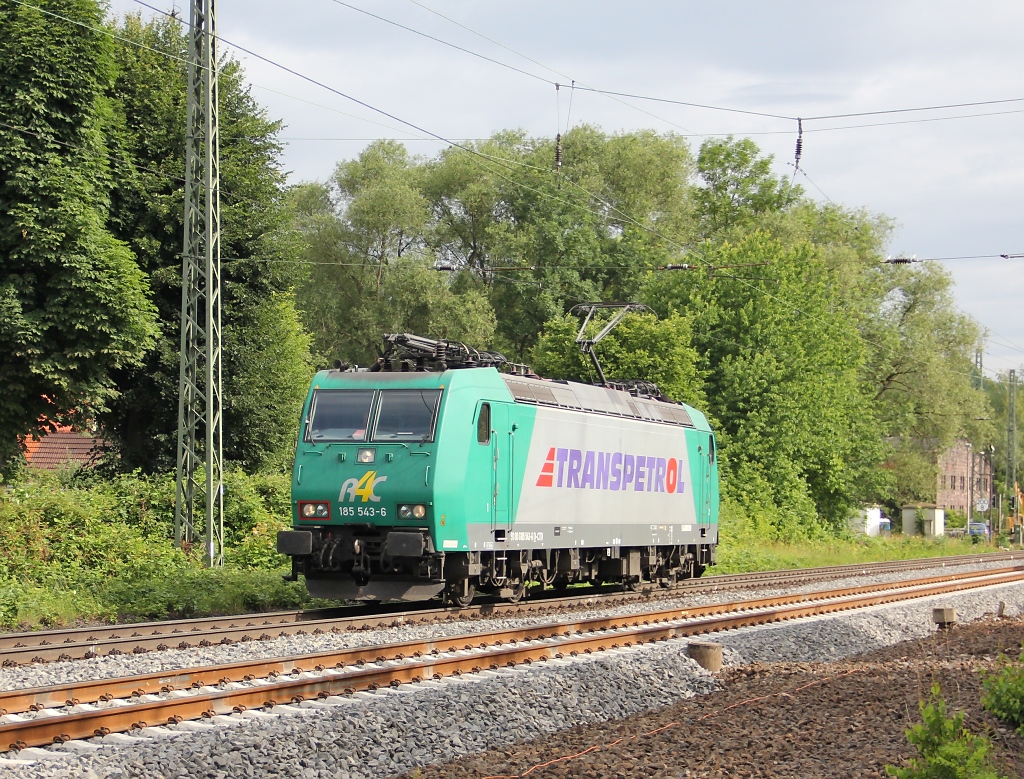 185 543-6 als Tfzf in Fahrtrichtung Sden bei Eschwege West. Zuletzt wurde diese Lok am Tag der offenen Tr des EVU Uwe Adam in Eisenach halb auseinandergenommen gesehen. Aufgenommen am B Eltmannshausen/Oberhone am 22.06.2011.