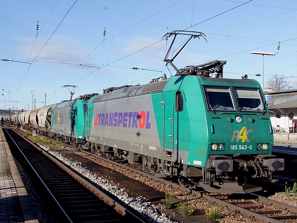 185 543-6 sowie 185 532-9von R4C ziehen bei Passau Hbf. einen Getreidezug Richtung sterreich;101113