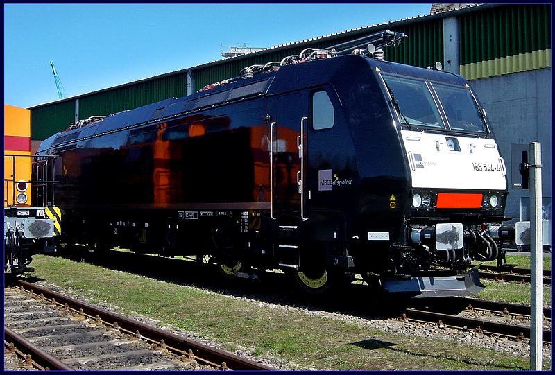 185 544-4 am 15.04.10 ganz frisch (poliert ;-) ) fr  EKO  im Einsatz. -Stralsund-Nordhafen- 