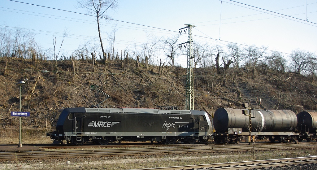 185 545-1 (ohne Bearbeitung meinerseits) am 29.03.2011 in Eichenberg mit Kesselwagenzug in Richtung Osten.