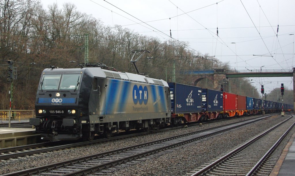 185 546-9 mit einem recht langen Containerzug in Fahrtrichtung Norden durch Eichenberg. Aufgenommen am 21.03.2010. Und als Beigabe...
