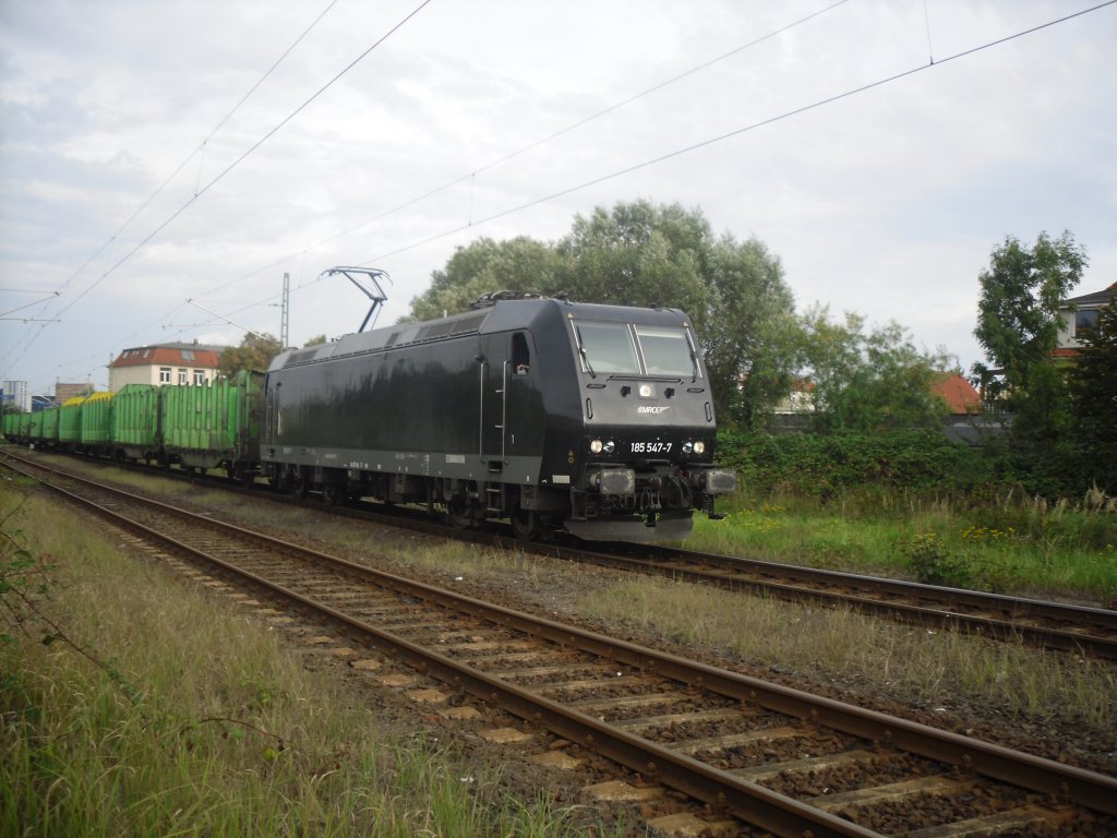 185 547 mit Leerem Holzzug bei der Ausfahrt aus Wismar am 19.9.2010