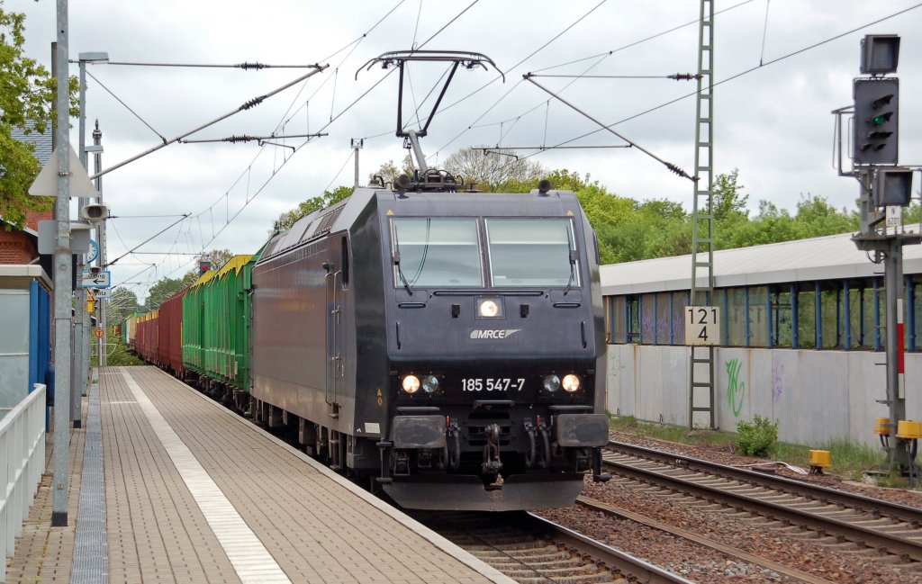 185 547 der MRCE zieht am 18.05.10 einen leeren Holzzug durch Burgkemnitz Richtung Wittenberg.