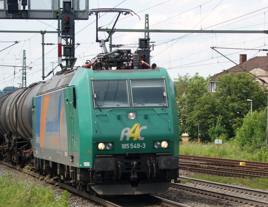 185 549-3 fhrt durch Eisenach mit einen Kesselwagenzug Richtung Grokorbetha (Rene)