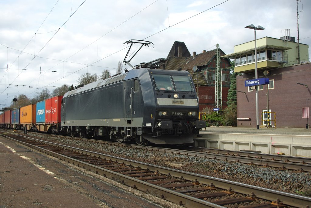 185 551-9 musste auf ihrer Fahrt gen Norden in Eichenberg einen Signalhalt einlegen. Aufgenommen am 31.03.2010.