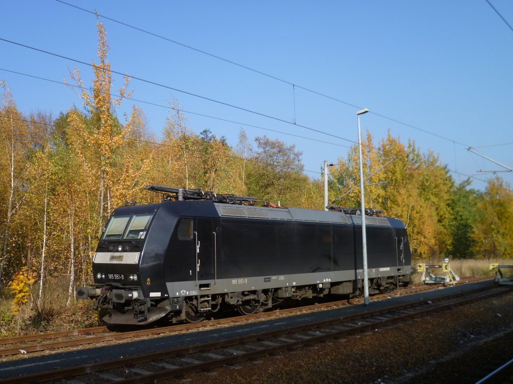 185 551-9 steht am 02.11.11 in Pirna.