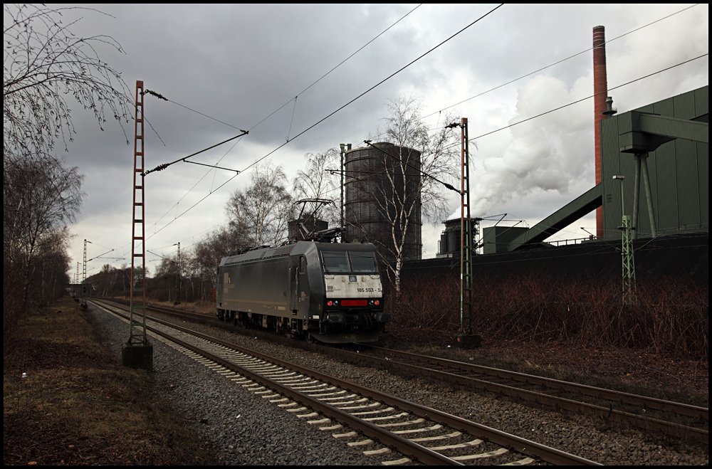 185 553 ist solo in Richtung Oberhausen unterwegs. Aufgenommen bei der Kokerei Prosper am 24.02.2010.

